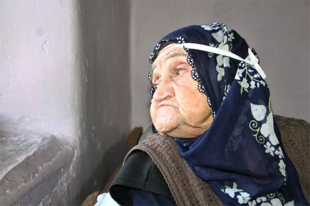 1 Yıldır 67 Yıllık Hayat Arkadaşını Bekliyor