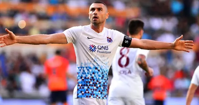 Burak Yılmaz, Trabzonspor'un Geçen Sezonun İlk Devresinde Attığı Kadar Gol Kaydetti