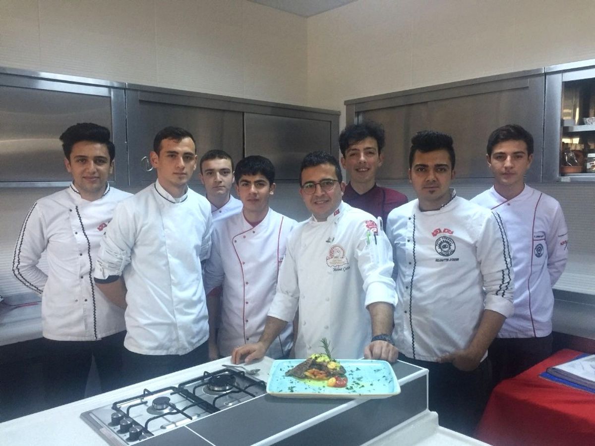 Isparta Aşçılar ve Pastacılar Derneği'nden Öğrencilere Uygulamalı Eğitim