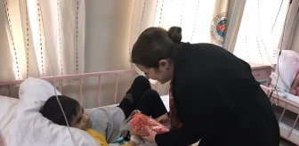 Melike Basmacı'dan Hasta Çocuklara Yılbaşı Jesti