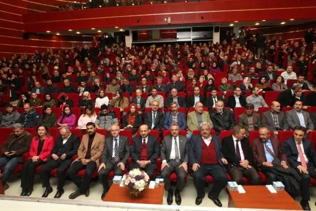 Yalçın Akdoğan Gebze'de Konferans Verdi