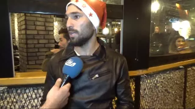 Kimileri Eğlence Derdinde, Kimileri Ekmek Parası Peşinde Kimileri Eğlence Derdinde, Kimileri Ekmek Parası Peşinde