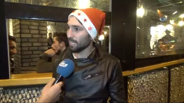 Kimileri Eğlence Derdinde, Kimileri Ekmek Parası Peşinde Kimileri Eğlence Derdinde, Kimileri Ekmek Parası Peşinde