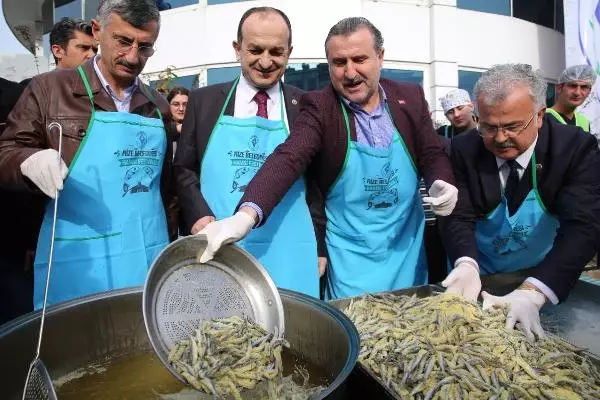 Rize'deki Festivalde, 2,5 Ton Hamsi, 2 Saatte Tükendi (2)