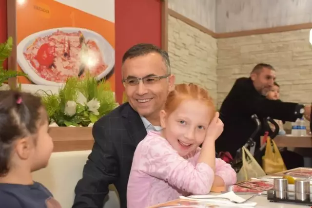 Vali Çeber, Çocuk Evinde Kalan Çocukları Eğlendirdi