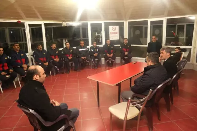 Başkan Şirin Yılbaşı Mesaisindeki Ekipleri Unutmadı Başkan Şirin Yılbaşı Mesaisindeki Ekipleri Unutmadı