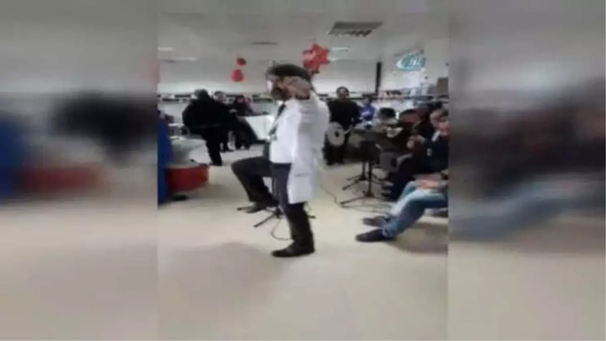 Doktor Kanser Hastalarına Moral İçin Zeybek Oynadı