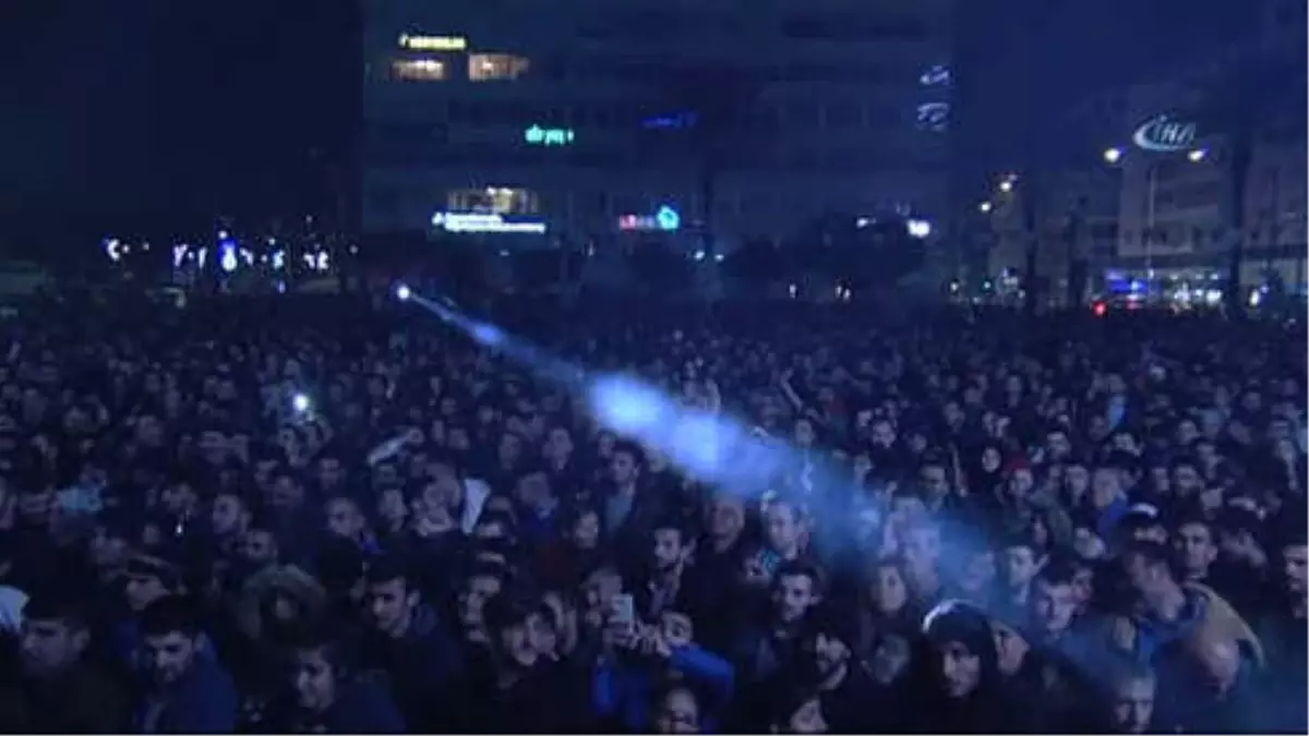 İzmir Yeni Yılı Coşkuyla Karşıladı