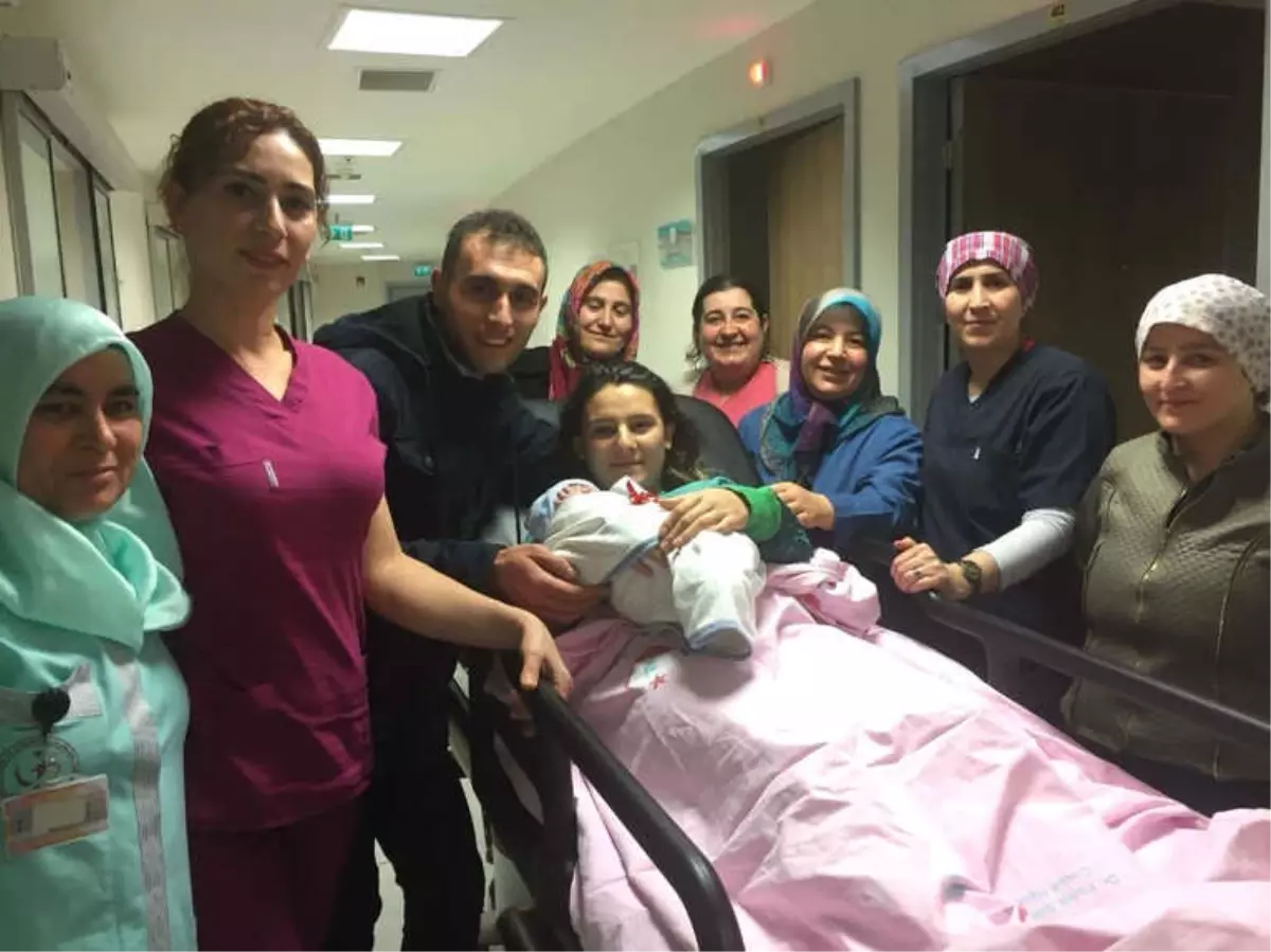 Konya'da Yeni Yılın İlk Bebeği 'Bekir' Bebek Oldu