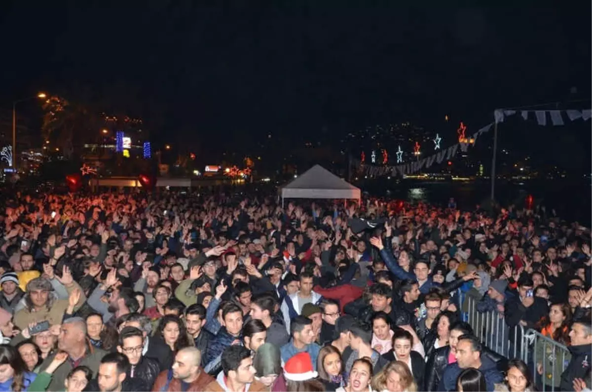 Kuşadalılar Yeni Yıla Manga Konseri ile Girdi