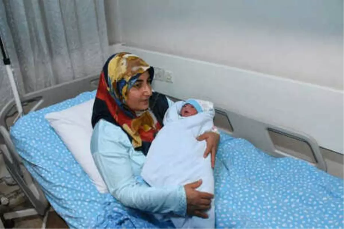Malatya'da Yeni Yılın İlk Bebeği 'Sefa'