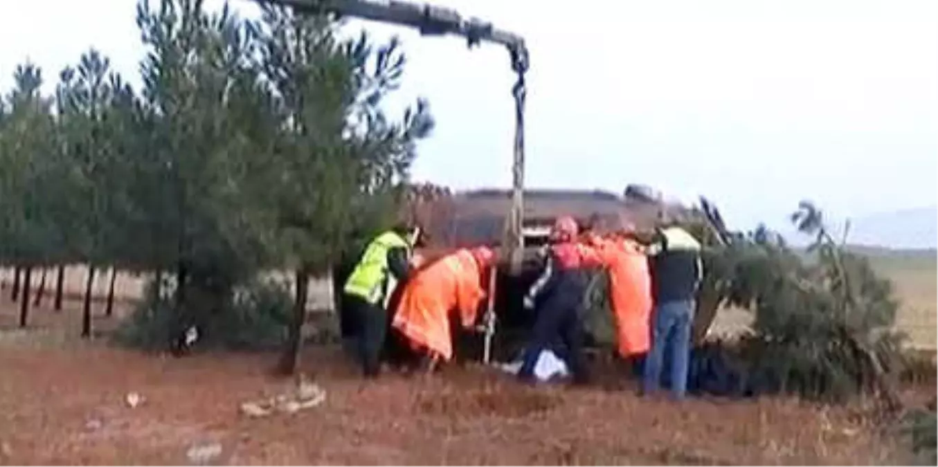 Şanlıurfa'da Otomobil Devrildi: 1 Ölü, 4 Yaralı