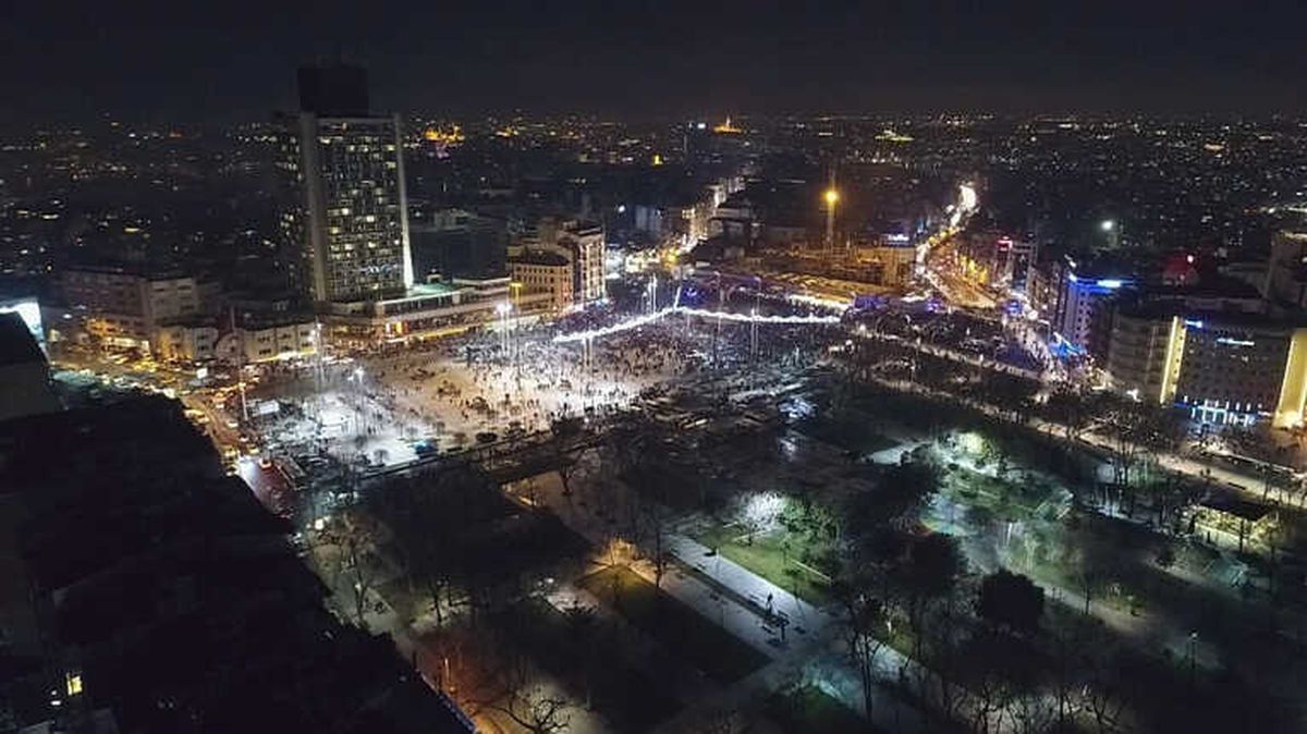 Taksim Meydanı'nda Yeni Yıl Coşkusu Havadan Görüntülendi