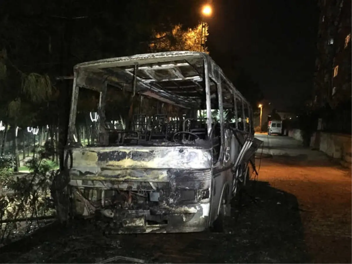 Ümraniye'de Otobüs Kül Oldu
