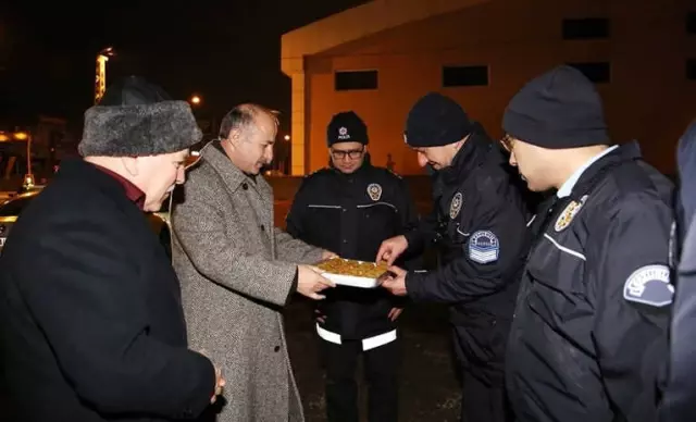Vali Azizoğlu Yeni Yılı Asker ve Polislerle Karşıladı Vali Azizoğlu Yeni Yılı Asker ve Polislerle Karşıladı