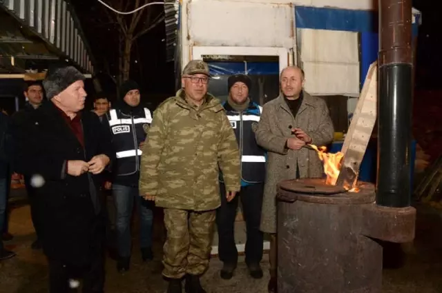 Vali Azizoğlu Yeni Yılı Asker ve Polislerle Karşıladı Vali Azizoğlu Yeni Yılı Asker ve Polislerle Karşıladı