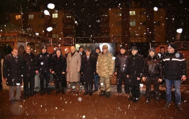 Vali Azizoğlu Yeni Yılı Asker ve Polislerle Karşıladı Vali Azizoğlu Yeni Yılı Asker ve Polislerle Karşıladı