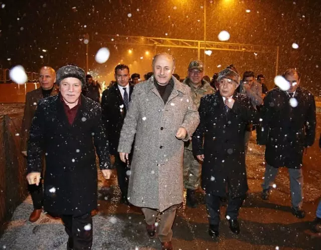 Vali Azizoğlu Yeni Yılı Asker ve Polislerle Karşıladı Vali Azizoğlu Yeni Yılı Asker ve Polislerle Karşıladı