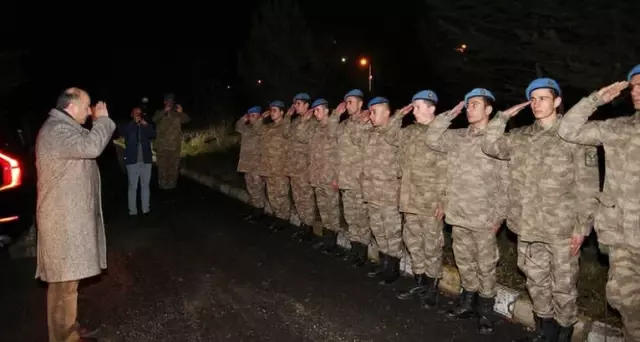 Vali Azizoğlu Yeni Yılı Asker ve Polislerle Karşıladı Vali Azizoğlu Yeni Yılı Asker ve Polislerle Karşıladı