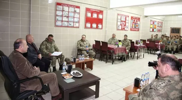 Vali Azizoğlu Yeni Yılı Asker ve Polislerle Karşıladı Vali Azizoğlu Yeni Yılı Asker ve Polislerle Karşıladı