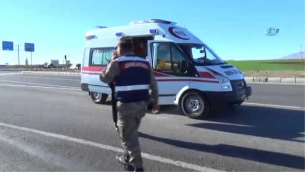 Ambulans ile Otomobil Çarpıştı: 2 Yaralı