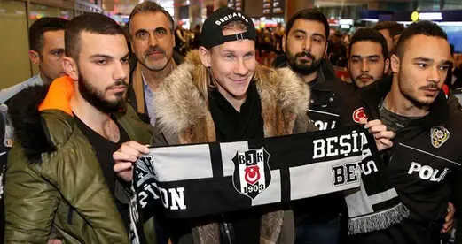 Beşiktaşın yeni transferi Vida İstanbula geldi 13