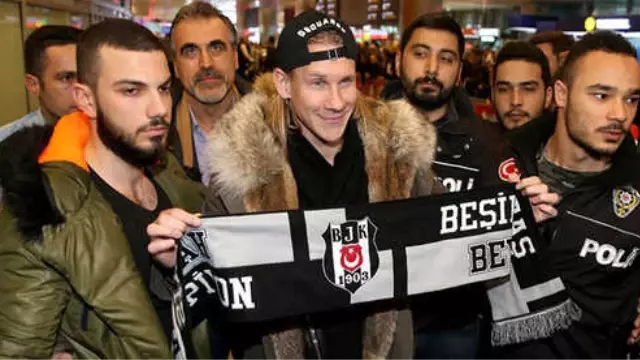 Beşiktaşın yeni transferi Vida İstanbula geldi 43