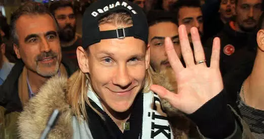 Beşiktaşın yeni transferi Vida İstanbula geldi 3