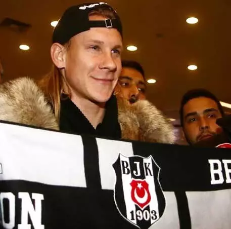 Beşiktaşın yeni transferi Vida İstanbula geldi 70