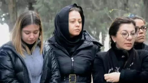 CHP'li Eski Başkan Mezarı Başında Anıldı CHP'li Eski Başkan Mezarı Başında Anıldı
