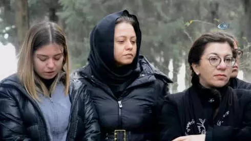 CHP'li Eski Başkan Mezarı Başında Anıldı CHP'li Eski Başkan Mezarı Başında Anıldı