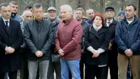CHP'li Eski Başkan Mezarı Başında Anıldı CHP'li Eski Başkan Mezarı Başında Anıldı