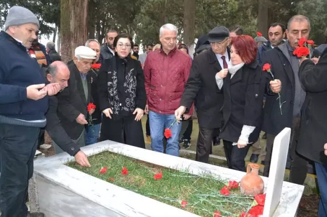 CHP'li Eski Başkan Mezarı Başında Anıldı CHP'li Eski Başkan Mezarı Başında Anıldı