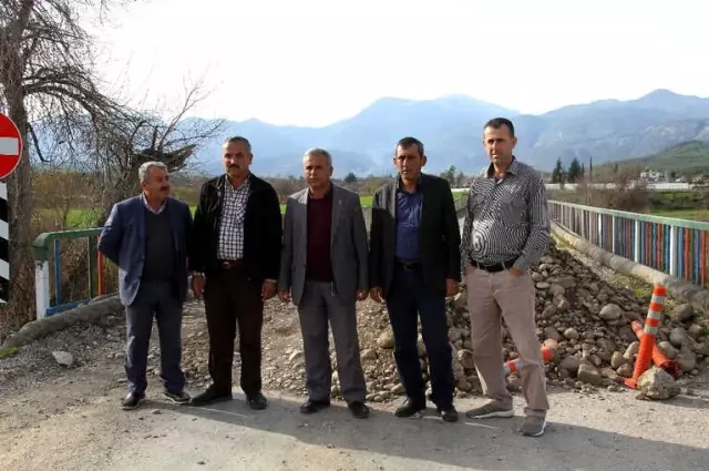 Hasar Gören Köprüde Tehlikeli Yolculuk Hasar Gören Köprüde Tehlikeli Yolculuk