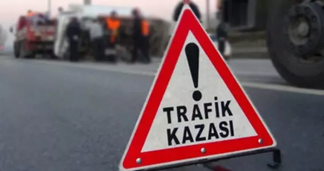 İstanbul Trafiğini Bir Saat Boyunca Kilitleyen Kaza: 4 Yaralı İstanbul Trafiğini Bir Saat Boyunca Kilitleyen Kaza: 4 Yaralı