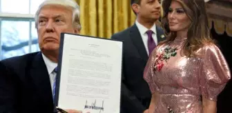 Erdem Moralıoğlu: Melania Trump'ın Yılbaşı Davetinde Giydiği Kıyafette Türk Modacı İmzası Erdem Moralıoğlu: Melania Trump'ın Yılbaşı Davetinde Giydiği Kıyafette Türk Modacı İmzası