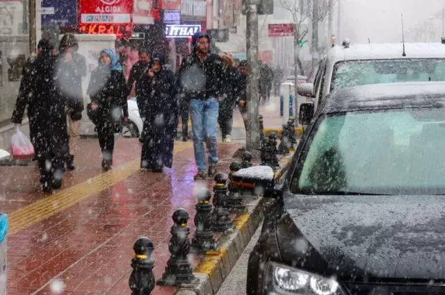 Van'da Kar Yağışı