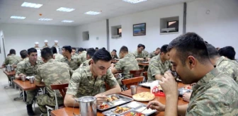 Bakan Canikli Açıkladı: Askere Kerevitaş Yemek Verecek