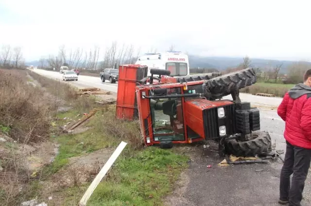 Çanakkale'de Trafik Kazası: 8 Yaralı