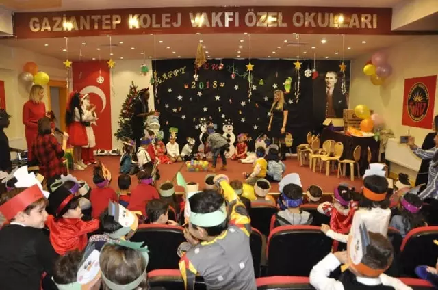 Miniklerden Pandomim Gösterisi Miniklerden Pandomim Gösterisi