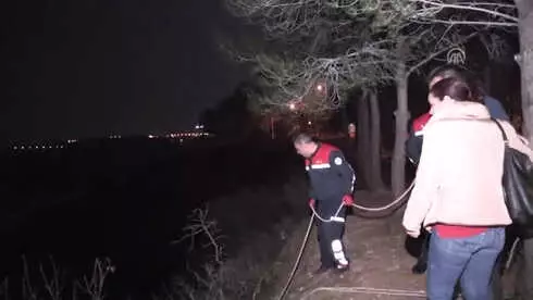 Uçurumdan Düşüp Mahsur Kalan Üniversite Öğrencisi Kurtarıldı Uçurumdan Düşüp Mahsur Kalan Üniversite Öğrencisi Kurtarıldı