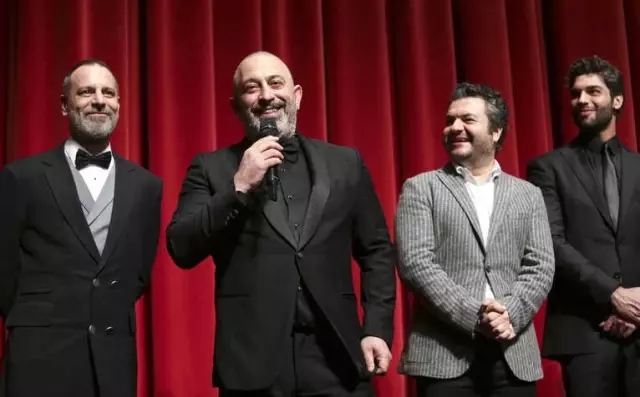 Arif V 216'ya Görkemli Gala Arif V 216'ya Görkemli Gala