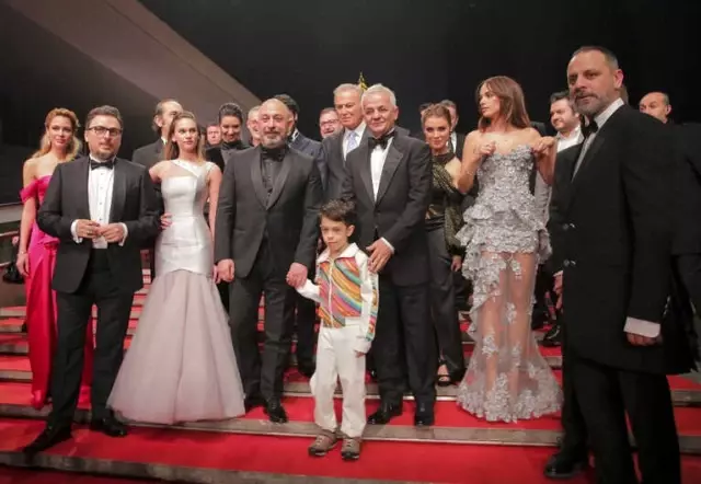Arif V 216'ya Görkemli Gala Arif V 216'ya Görkemli Gala