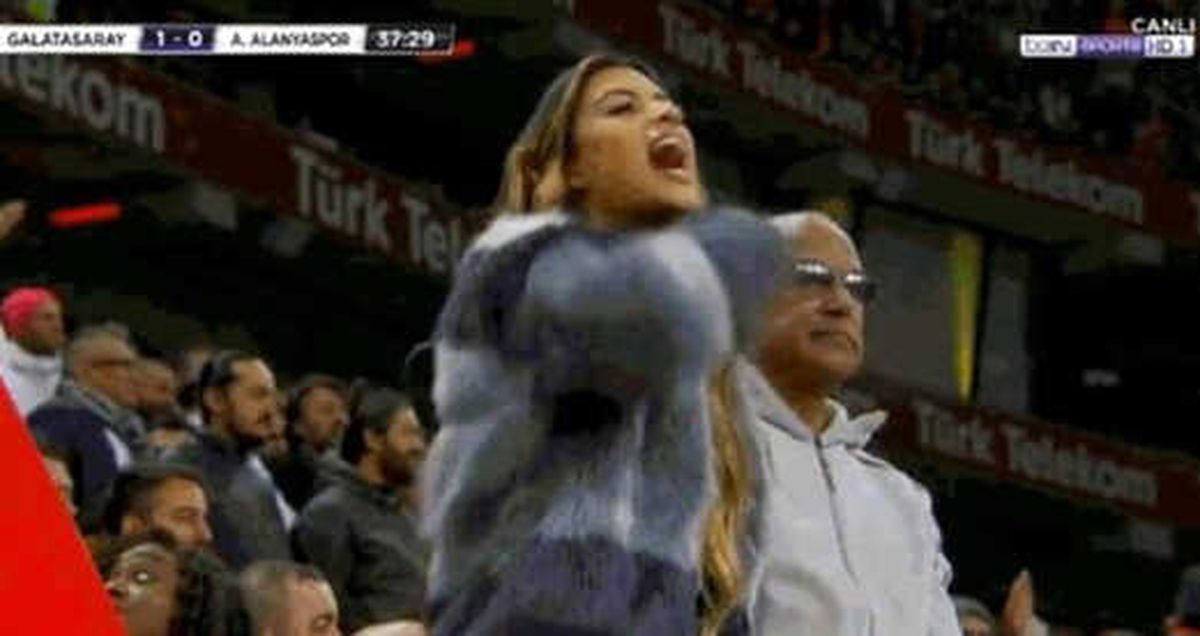 Kafa Kesme Hareketi Yapan G.Saraylı Maicon'un Eşi, Spor Salonu Açıyor