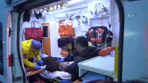 Madencileri Taşıyan Minibüs Şarampole Yuvarlandı: 23 Yaralı Madencileri Taşıyan Minibüs Şarampole Yuvarlandı: 23 Yaralı