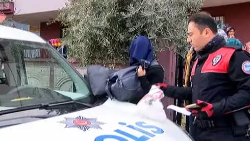 Oğlunu Uyutup Alt Komşuya Misafirliğe Giden Anneye 'Modern Hırsız' Şoku Oğlunu Uyutup Alt Komşuya Misafirliğe Giden Anneye 'Modern Hırsız' Şoku