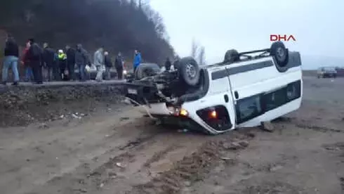Zonguldak'ta İşçi Servisi Devrildi 15 Yaralı Zonguldak'ta İşçi Servisi Devrildi 15 Yaralı