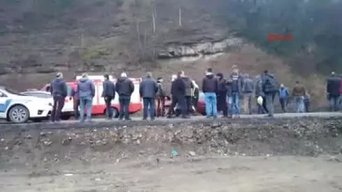 Zonguldak'ta İşçi Servisi Devrildi 15 Yaralı Zonguldak'ta İşçi Servisi Devrildi 15 Yaralı