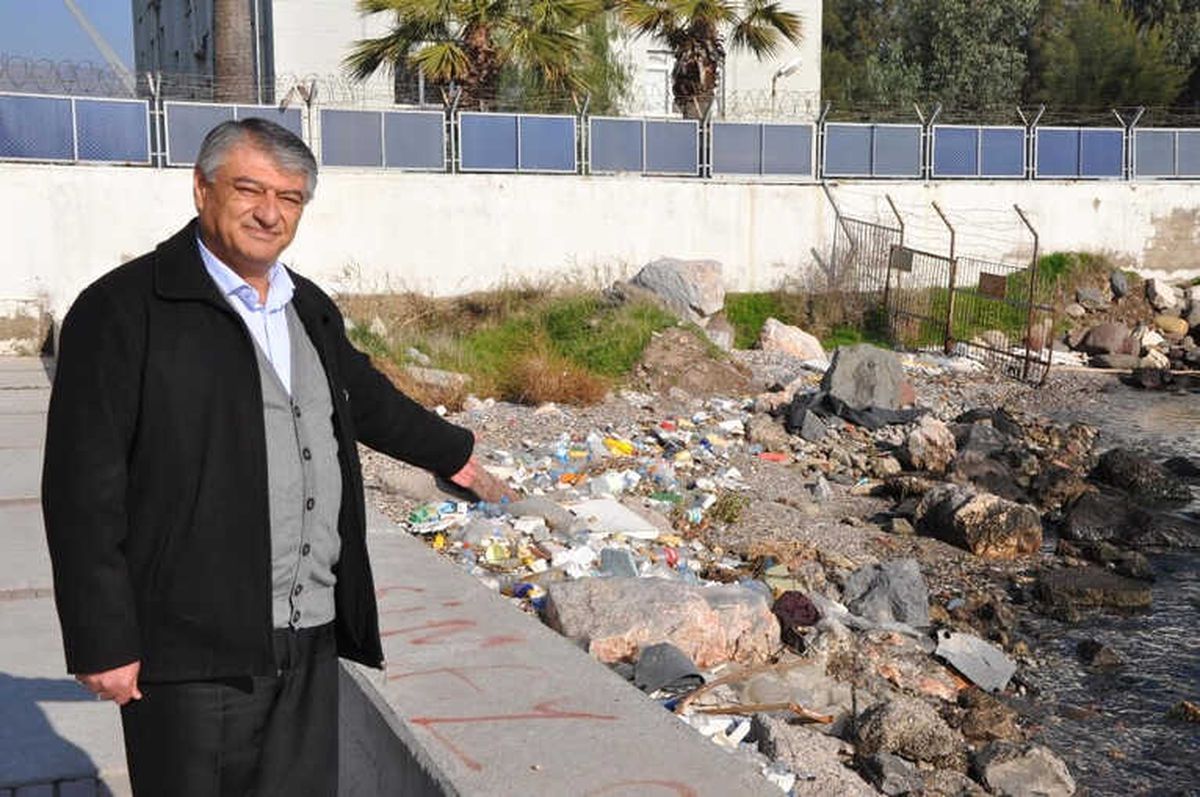 İzmir'deki Sahil Kirliliği Vatandaşı İsyan Ettirdi