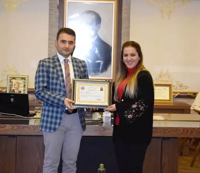 Kozluk'ta Başarılı Öğretmenlere Başarı Belgesi Verildi Kozluk'ta Başarılı Öğretmenlere Başarı Belgesi Verildi